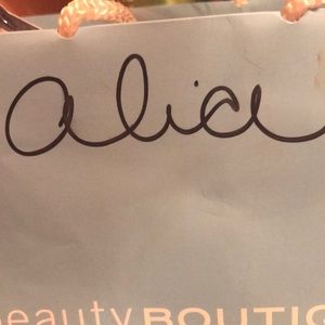 Meet your Posher, Alia